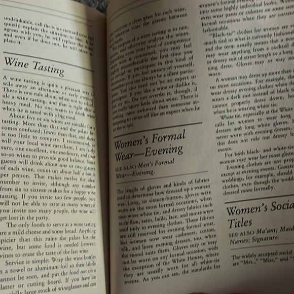 Book on Etiquette in all situations - Picture 11 of 11